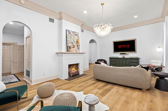 Building Photo - 110 E Craig Pl Unit 1