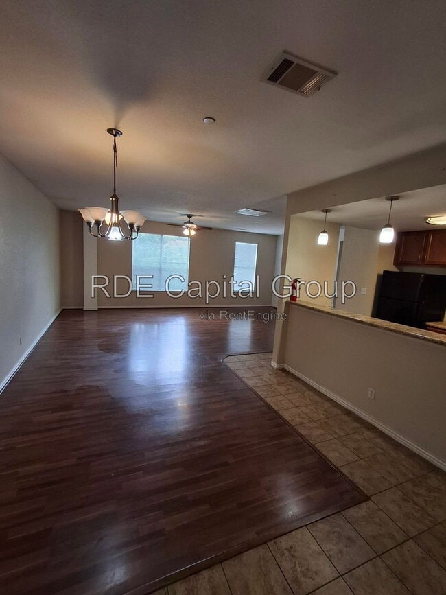 Building Photo - 5203 Bexar St Unit 2c