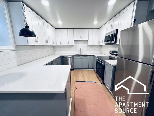 Building Photo - 905 W Agatite Ave Unit g