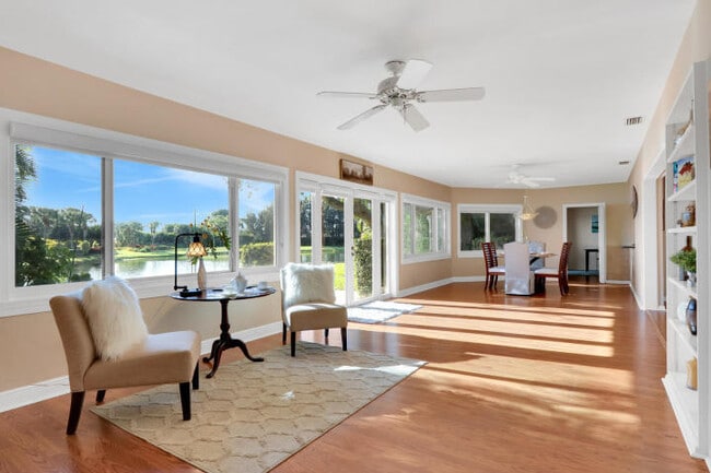 Photo - 434 French Royale Cir