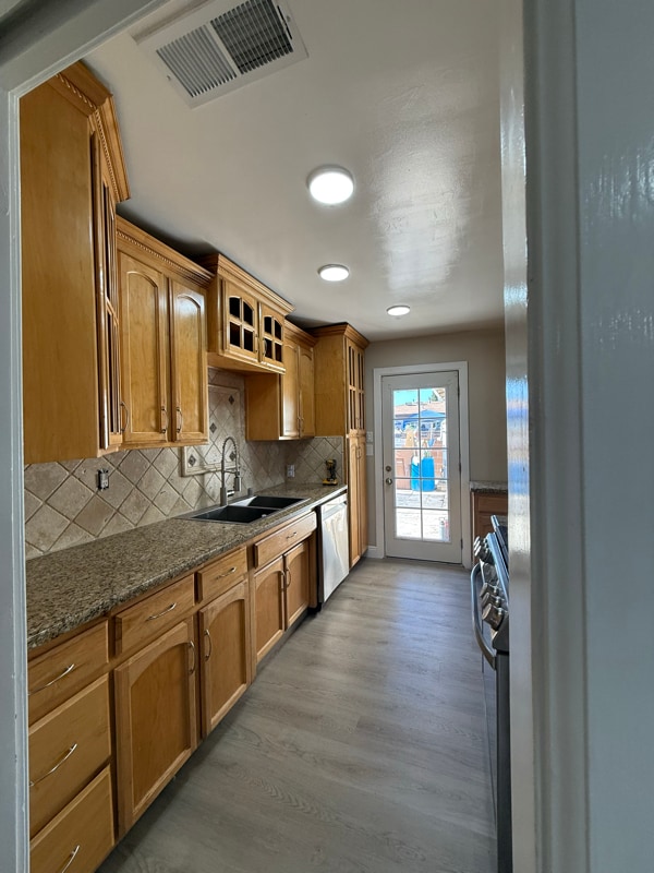 Photo - 3800 Monitor St