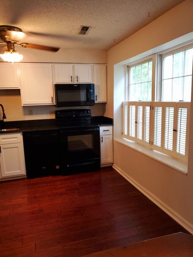 Photo - 3 Bedroom Townhome in Kings Grant