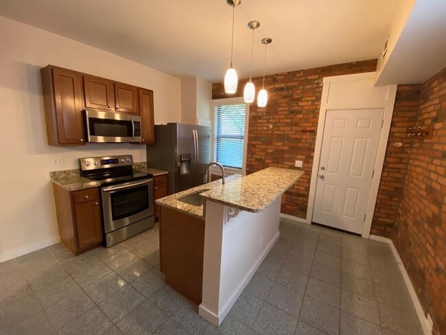 Photo - Hunter Ave 888-890 NCR Unit 888