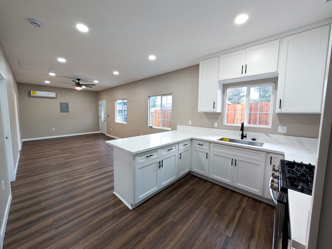 Photo - 14962 Lambert Rd Unit 14960