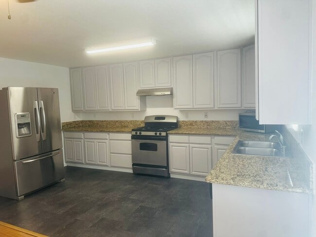 Photo - Spacious 1 Bedroom in Downtown Sacramento Where Convivence Is KEY! CALL Today To Schedule a Showing!