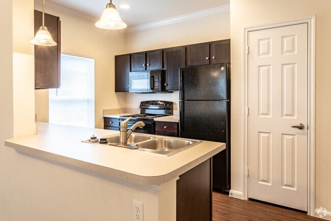 1HAB, 1BA - 589 ft² - The Lookout at Comanche Hill