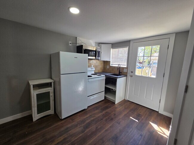 Photo - 1120 Rigsby Ave Unidad 3