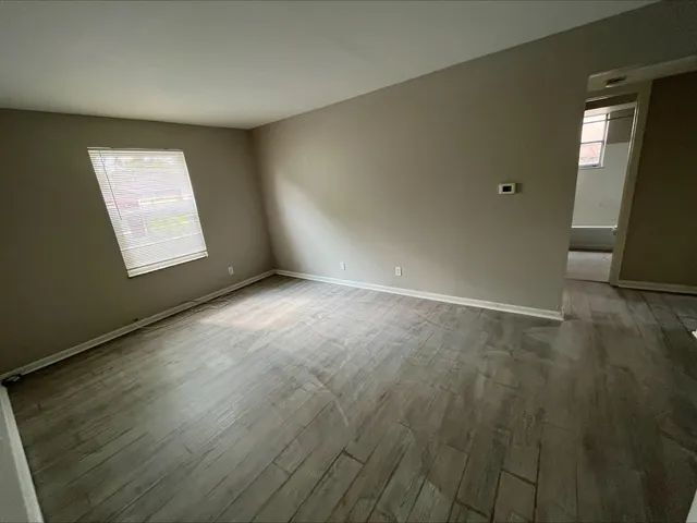 Spacious 2BD near downtown Columbus with parking, W/D hookups & secured access. Updated kitchen, ...