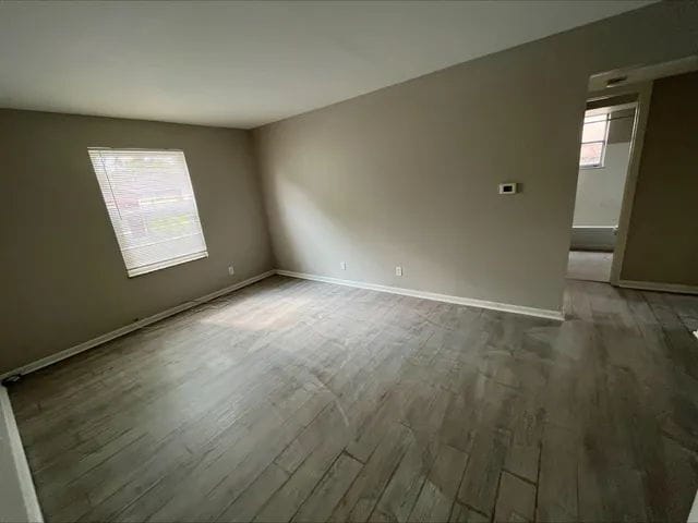 Photo - Spacious 2BD near downtown Columbus with parking, W/D hookups & secured access. Updated kitchen, ... Unidad Apt C
