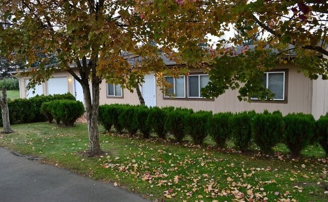 Building Photo - Auburn Gem: 3-Bed with Home Office, Huge Yard, and Massive Storage!