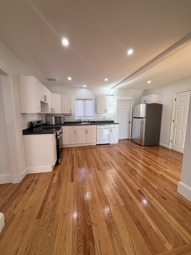 Photo - 554 Main St Unit 2