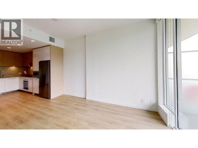 Photo - 567 Clarke Rd Unité 9xx