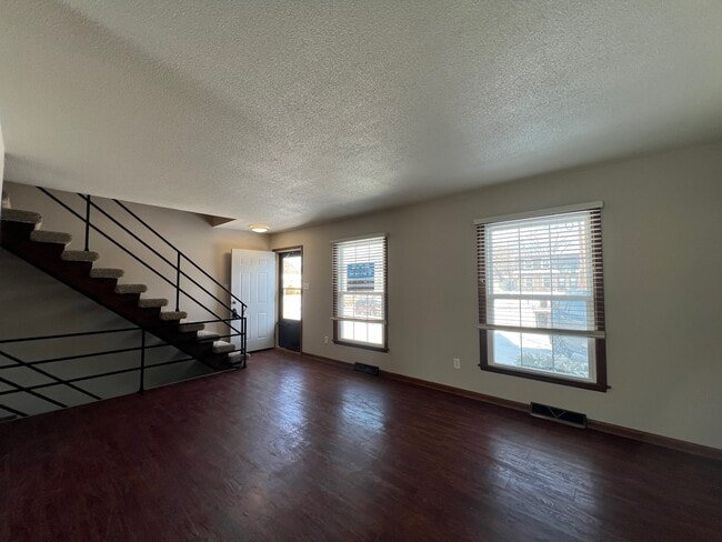 Photo - 6650 Holcomb Cir