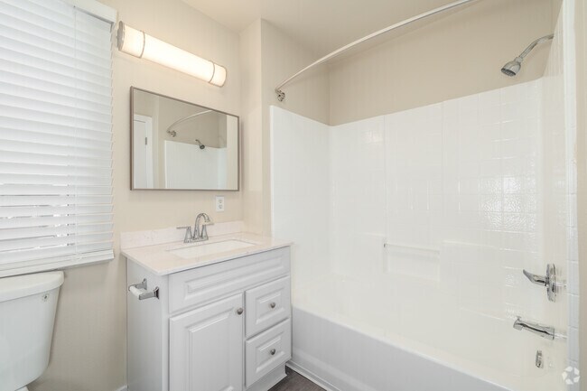 3BR, 2BA - 1,045SF - Bathroom