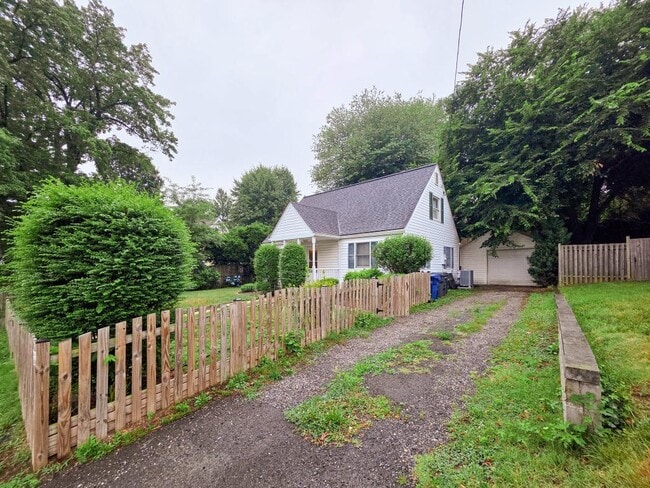 Building Photo - 2419 Fairhaven Ave