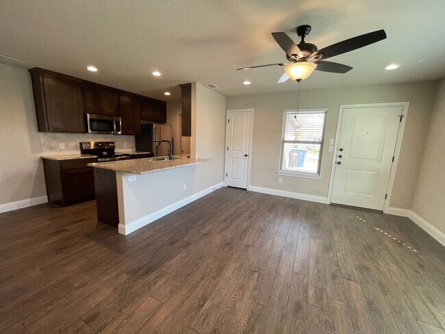 Building Photo - 8113-8115 Tanner Unit 8115