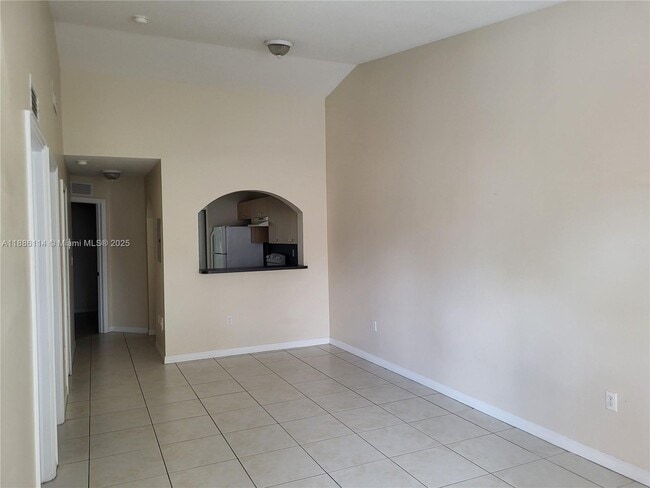 Building Photo - 2701 SE 12th Rd Unit 202