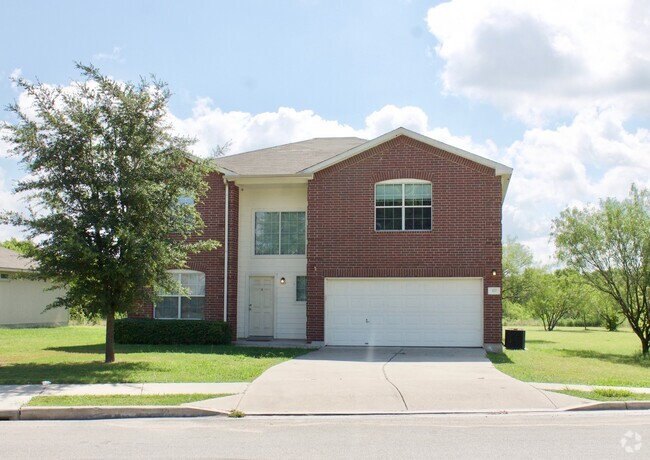 Building Photo - Spacious 4 Bedroom, 2.5 Bath home on an ov...