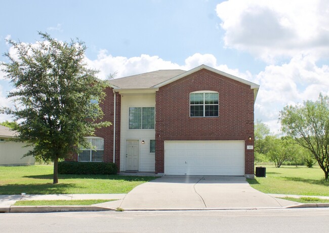 Spacious 4 Bedroom, 2.5 Bath home on an ov... - Spacious 4 Bedroom, 2.5 Bath home on an ov...