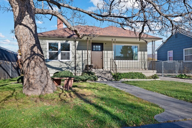 Photo - 840 W Montague Ave