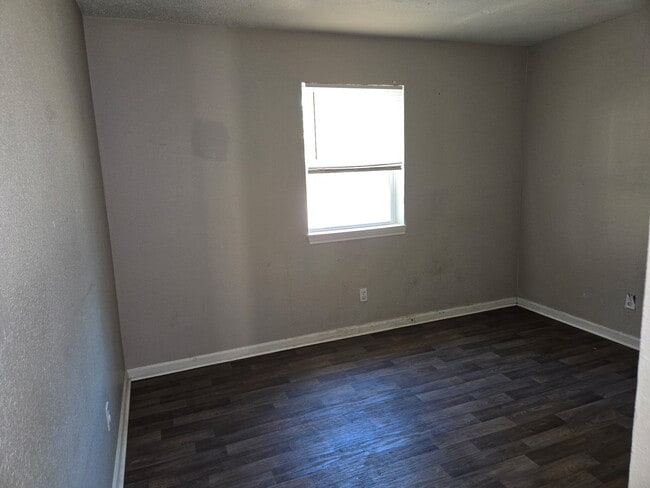 1102 W 51st St