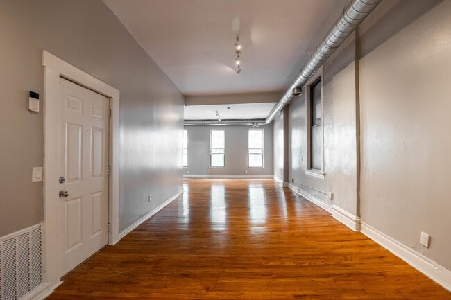 Photo - 1877 N Milwaukee Ave Unidad 2F