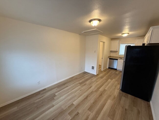 Photo - 3357 Portland Rd NE Unit 5