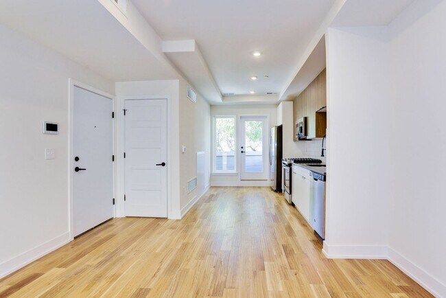 Photo - 2010 Amber St Unit 2