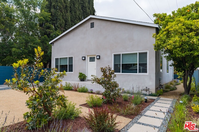 Building Photo - 1460 Yosemite Dr