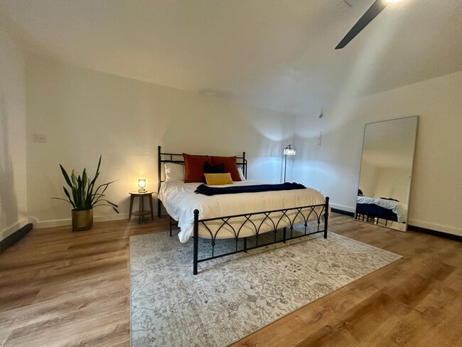 Building Photo - 2002 Oak Creek Ct