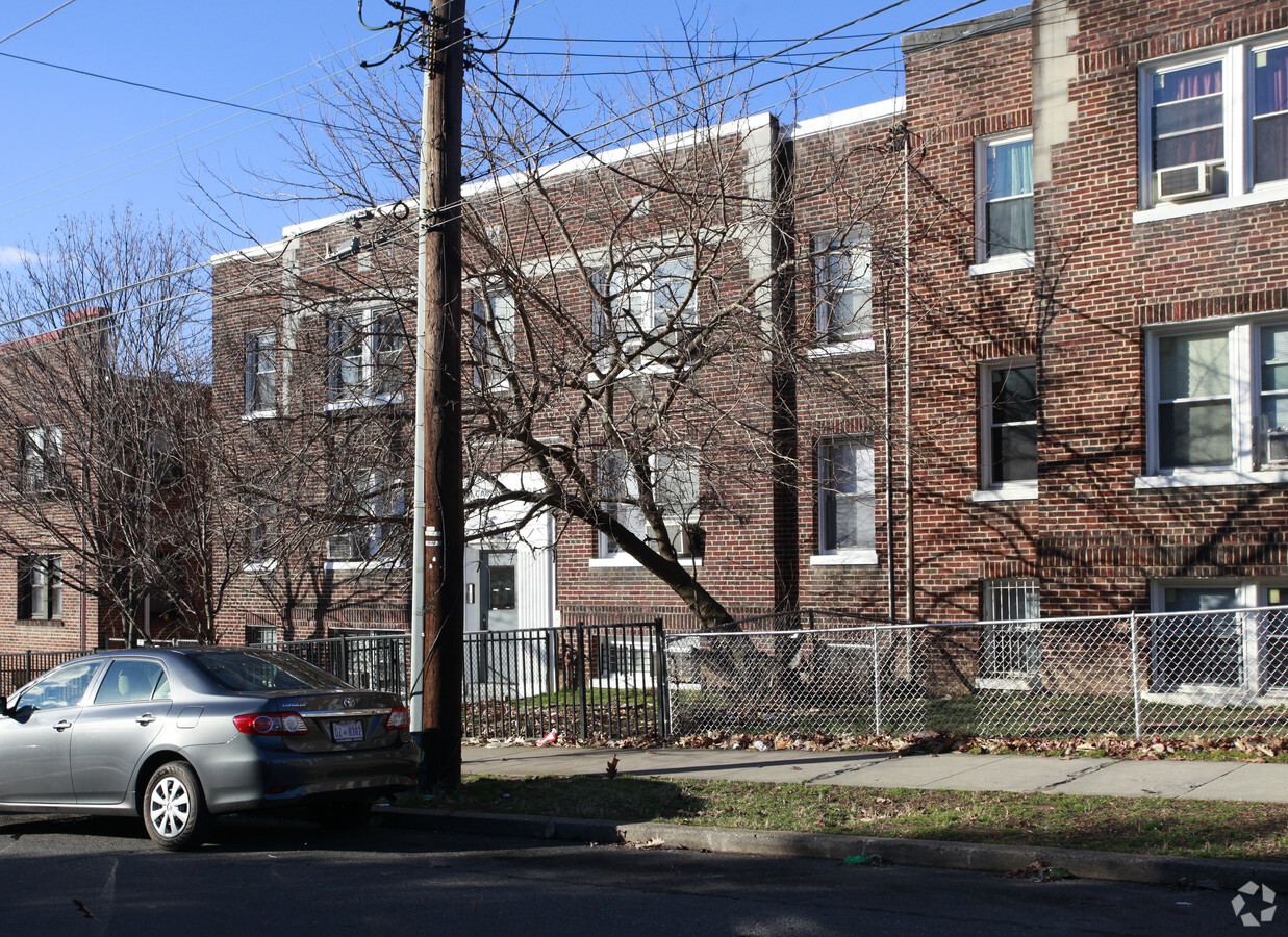 Photo - Chillum Castle Manor Apartments