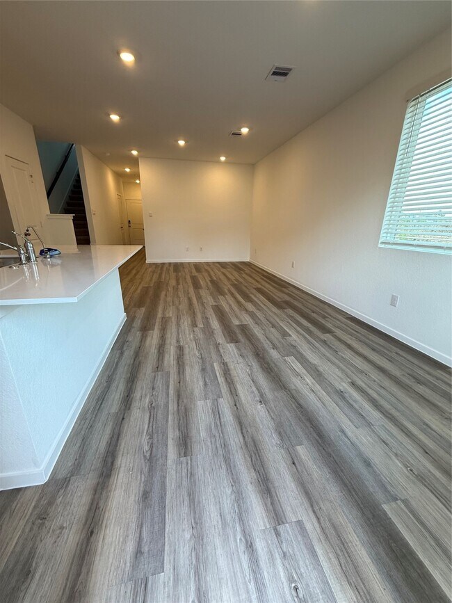 Photo - 807 Jubilee Dr