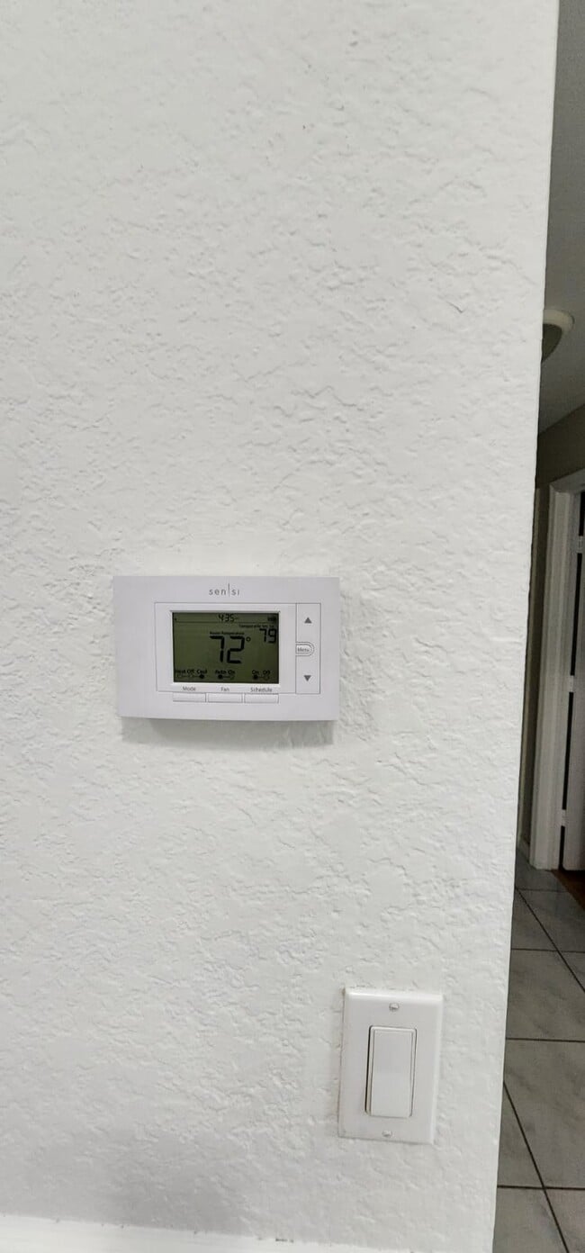 Building Photo - 6900 NW 179th St Unit 210