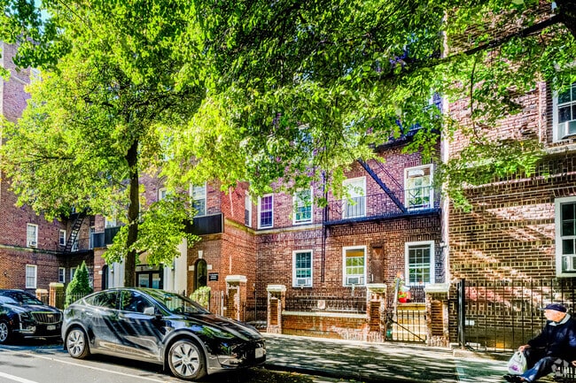 Photo - 88-11 Elmhurst Ave