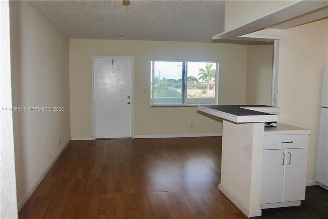 Photo - 1400 NE 54th St Unidad 306