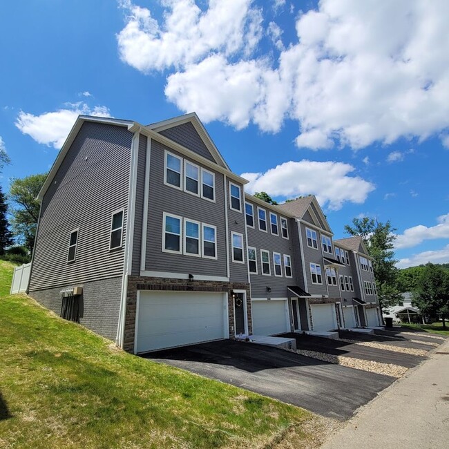 Photo - New Construction - 3 Bedroom Townhomes - F...