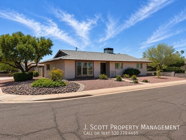 Building Photo - 6522 E Palm Ln