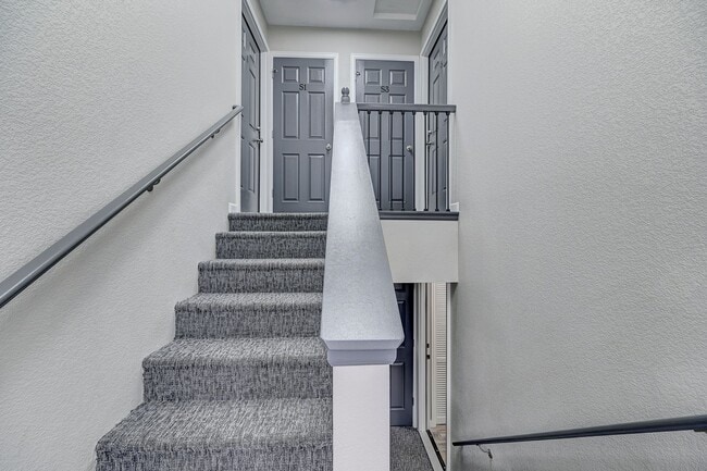 Photo - 1495 Manitou Blvd Unidad 1495 Manitou Blvd #1 — Upper