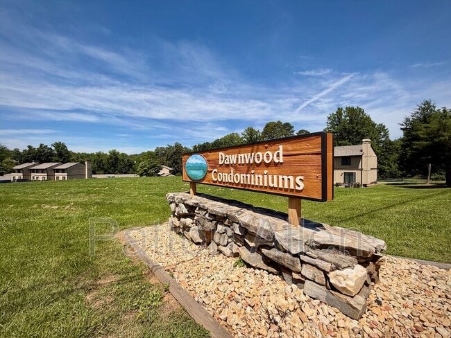 Building Photo - 2 Dawnwood Cir