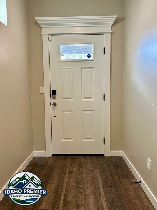 2052 E Sharptail St