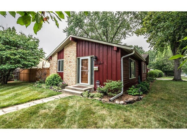 Building Photo - 3917 W 109th St Rental