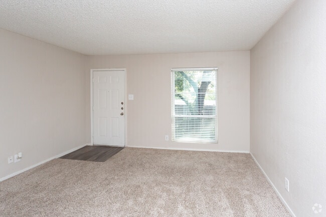 2 BR, 1 BA 735 SF