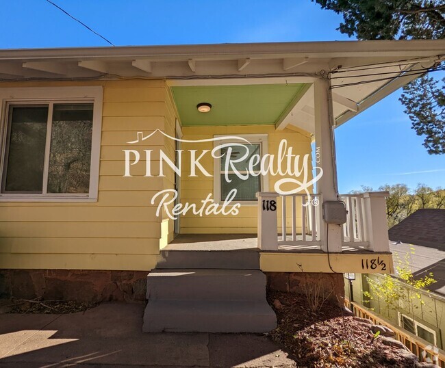 Building Photo - Cozy Triplex in Desirable Manitou Springs! Rental