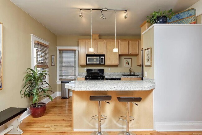 Photo - 1362 N Marion St