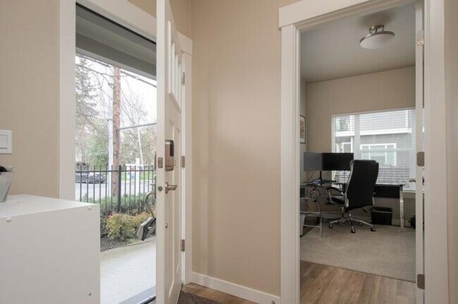 Photo - Bright & Modern 3-Bed + Office Condo in Ga...