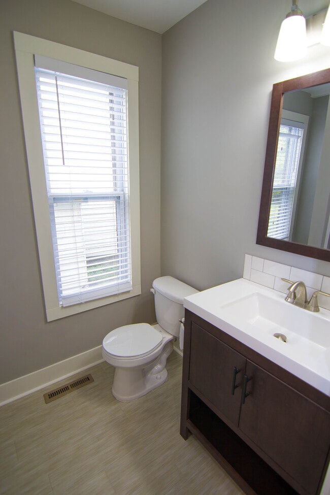 Photo - 624 4th St NW