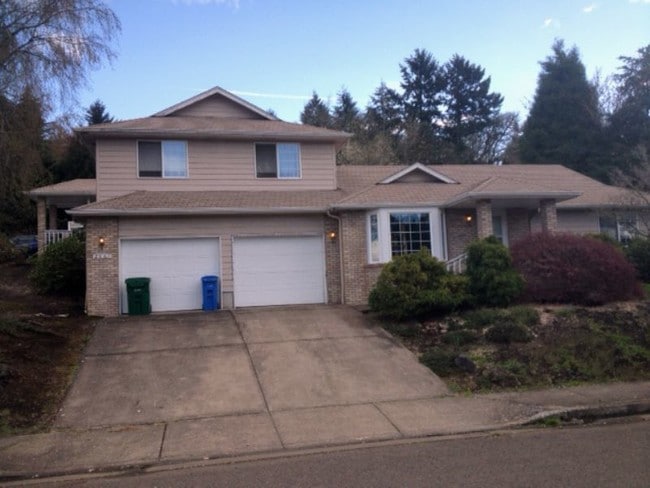 Building Photo - Nice Moon Mountain duplex with 2 Full bath... Rental