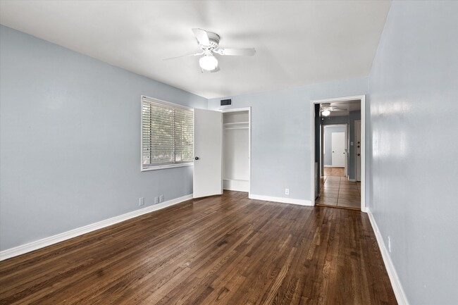 Photo - 5837 Locke Ave Unidad C