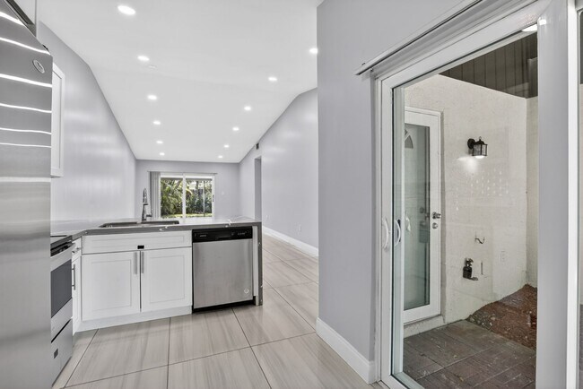 Photo - Corner Townehome 3Bed /2Bath