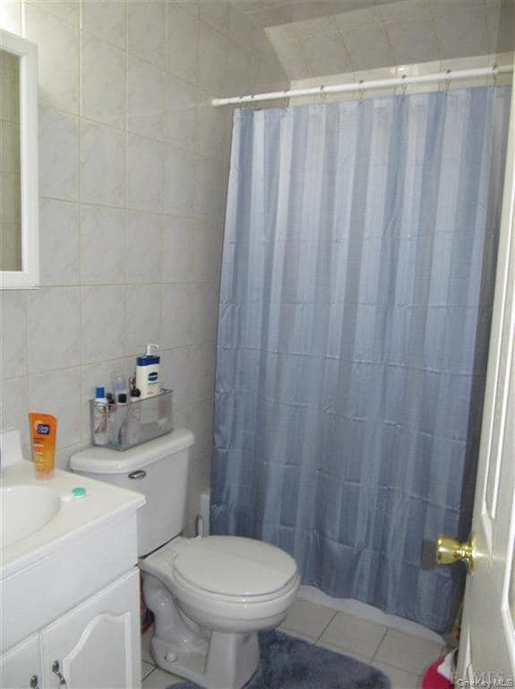 Hall Bathroom - 2207 Delanoy Ave Unit #2